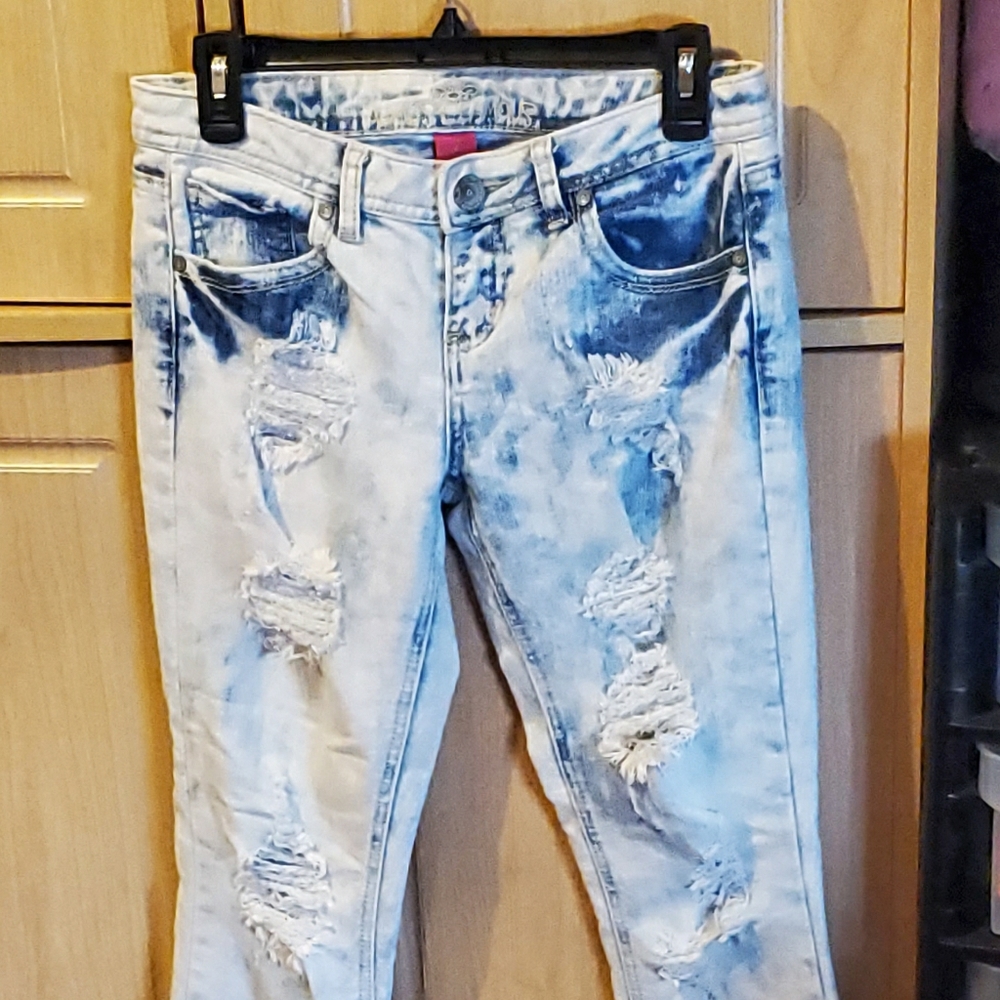 Ladies "Almost Famous" Jeans Size 7